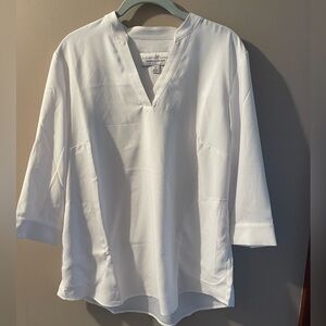 Elizabeth & Clark stain-tech material top (NEVER WORN)